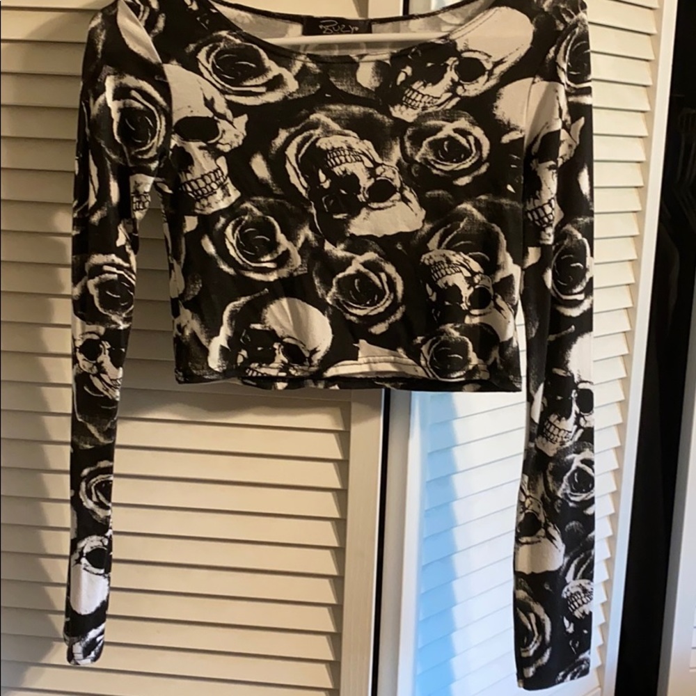SUPER crop skeleton and rose crop top 💀🥀